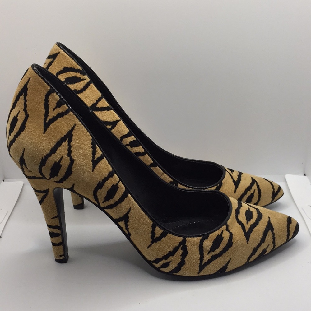 BCBGeneration Ladies Animal Print Heels Pumps Size 6